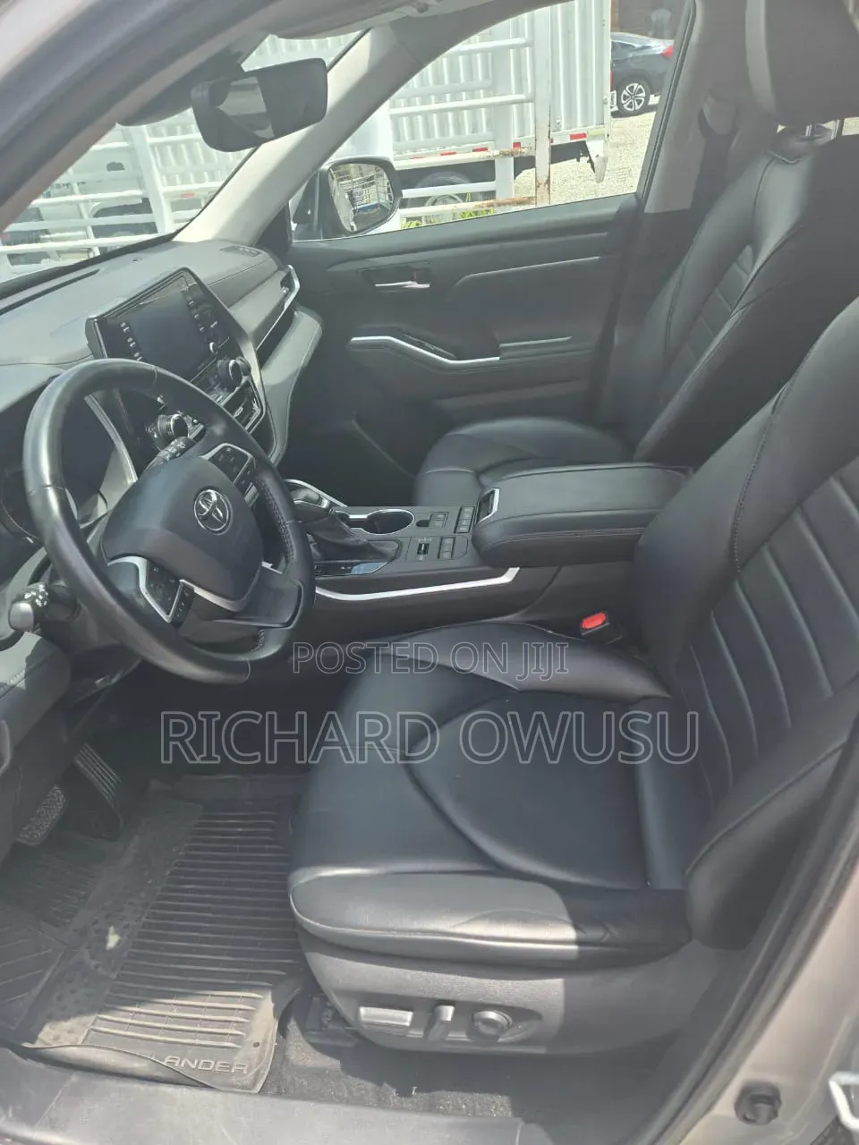 Toyota Highlander 2022 Silver