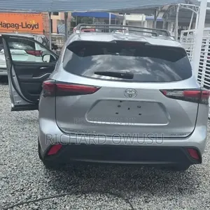 Toyota Highlander 2022 Silver
