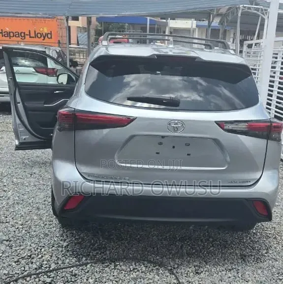 Toyota Highlander 2022 Silver