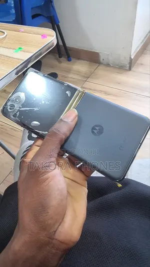 New Motorola Razr 40 Ultra 256 GB Gray