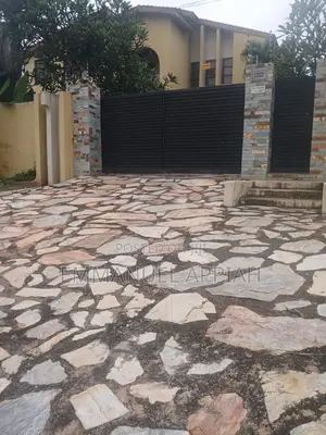 6bdrm House in Macathy Down, Accra Metropolitan for rent