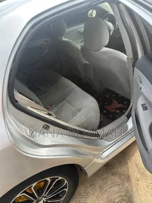 Toyota Corolla 2010 Silver