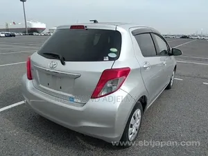 Toyota Vitz 2014 Silver