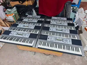 Yamaha PSR E353