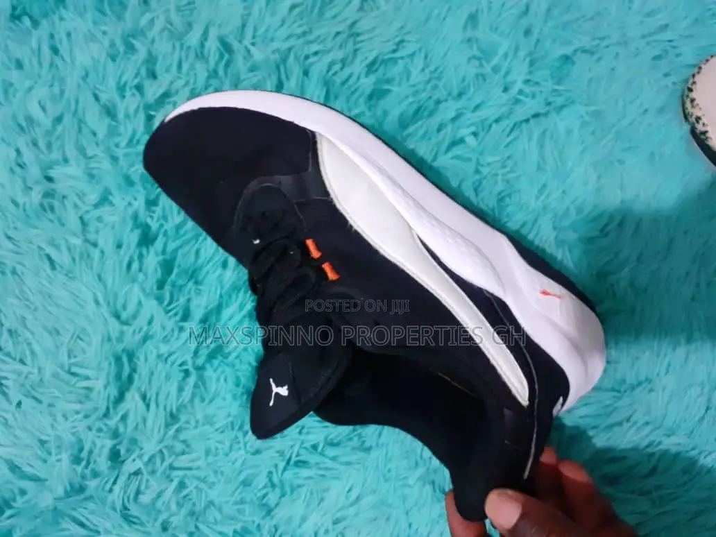 Very Neat Used Sneakers