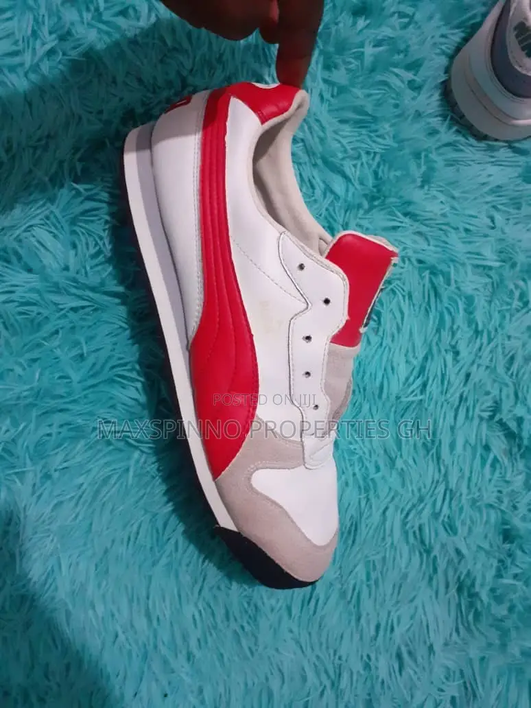 Very Neat Used Sneakers