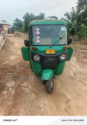 Bajaj RE 2025 Green