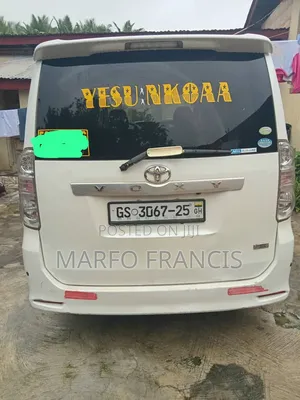 Toyota Voxy 2013 White
