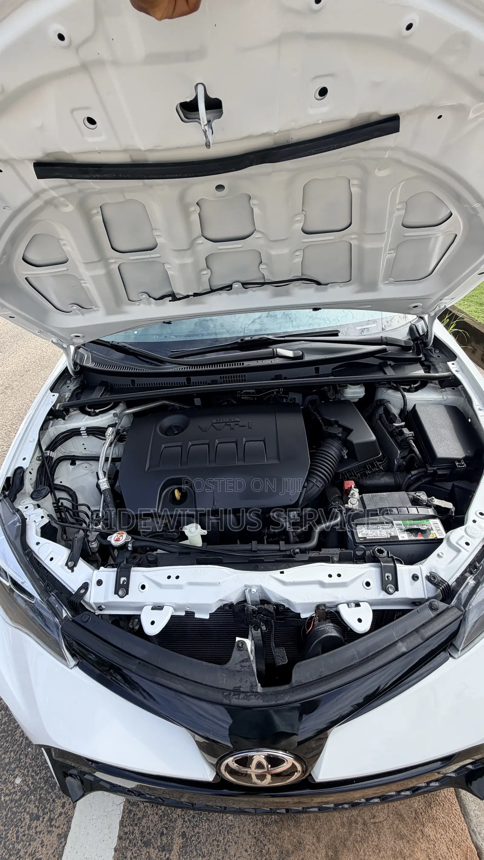 Toyota Corolla L (1.8L 4cyl 2A) 2018 White