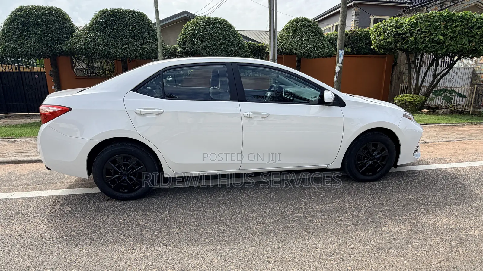 Toyota Corolla L (1.8L 4cyl 2A) 2018 White