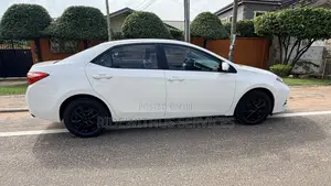 Toyota Corolla L (1.8L 4cyl 2A) 2018 White
