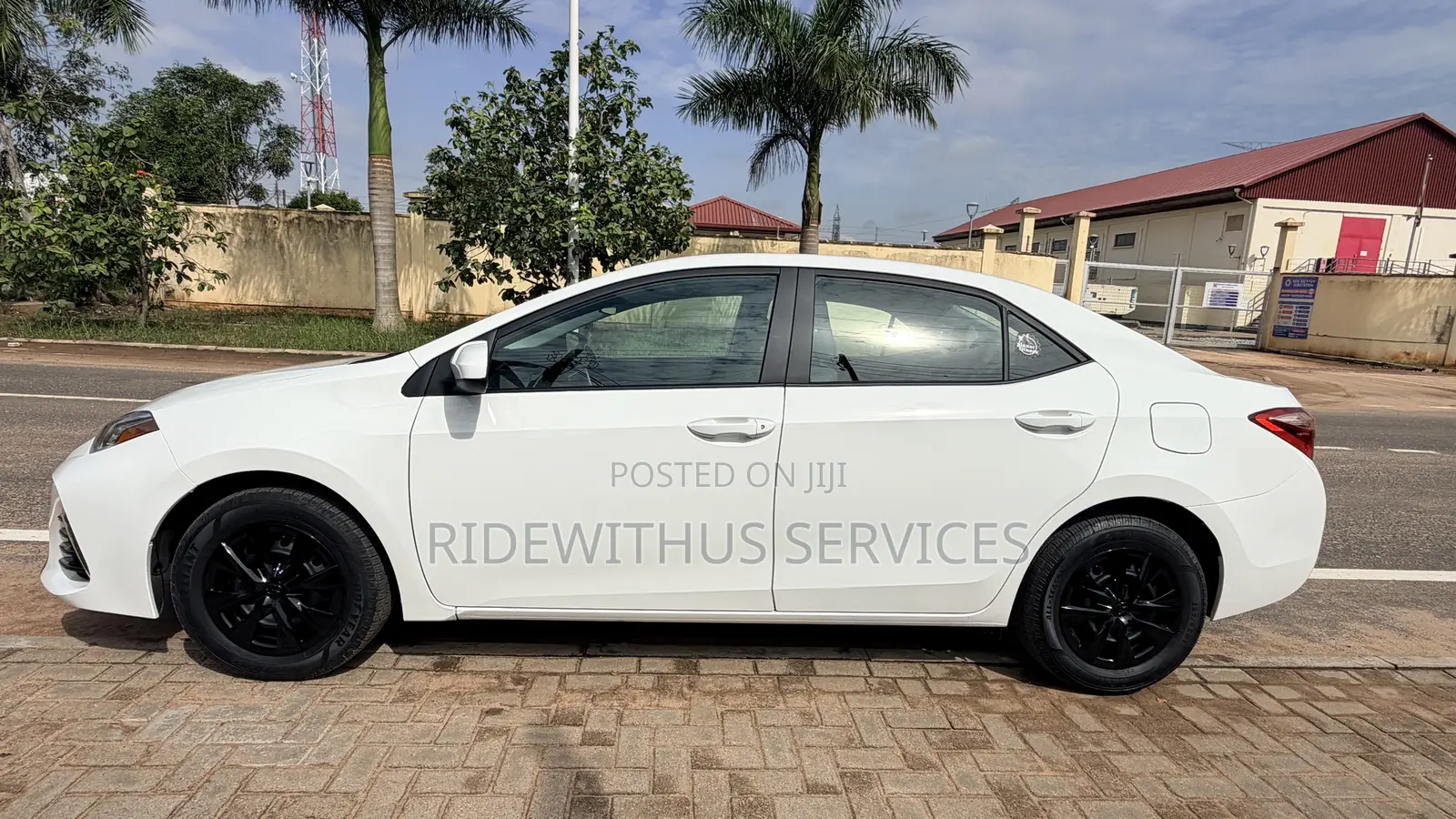 Toyota Corolla L (1.8L 4cyl 2A) 2018 White