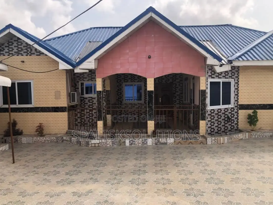 Furnished 9bdrm House in Kasoa for sale