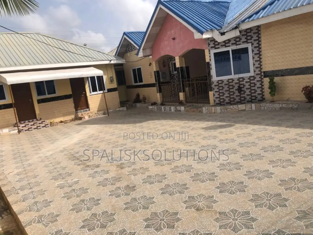 Furnished 9bdrm House in Kasoa for sale