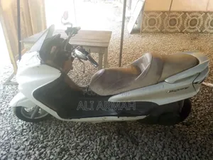 Yamaha Majesty 2025 White