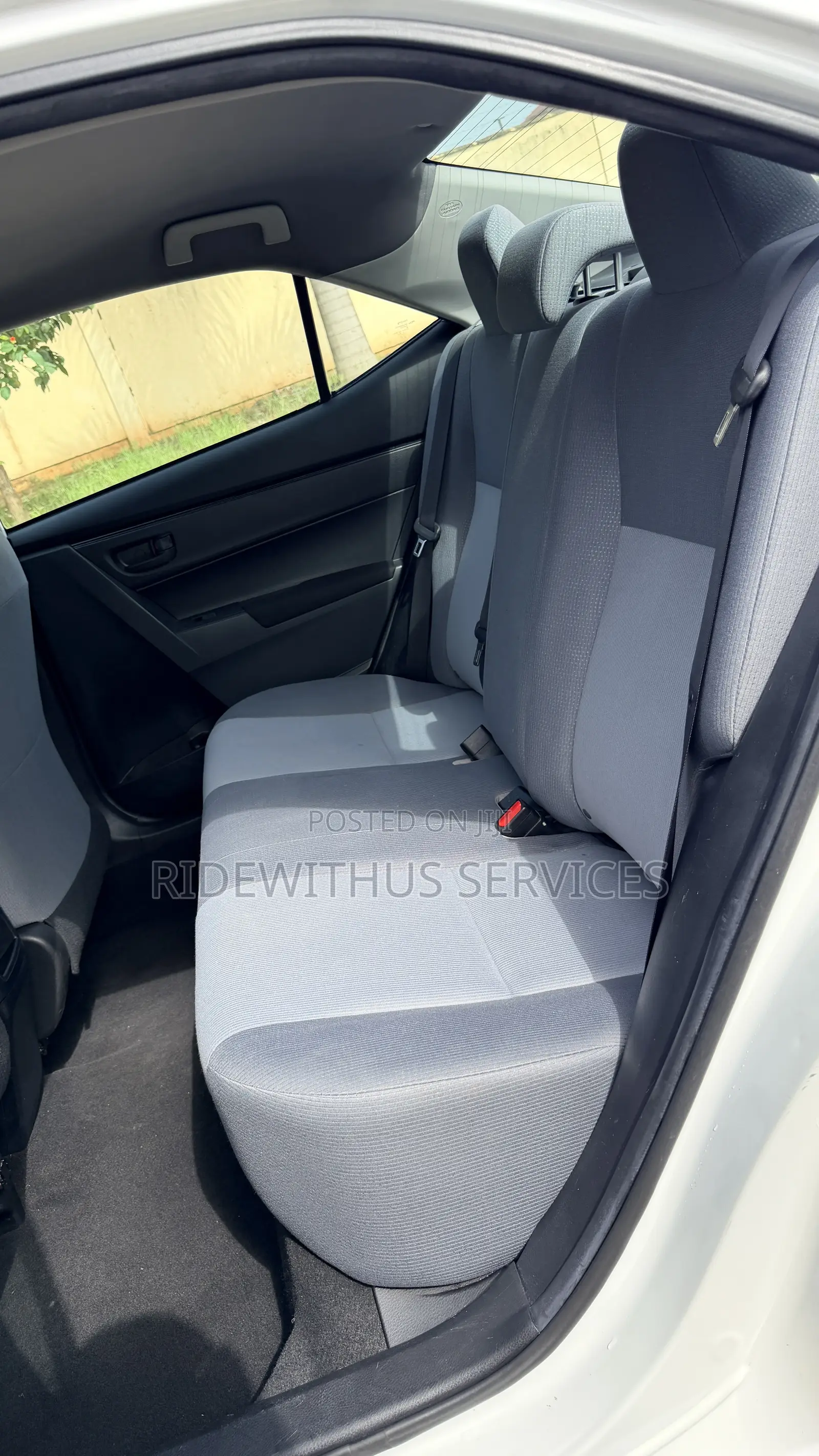 Toyota Corolla L (1.8L 4cyl 2A) 2018 White