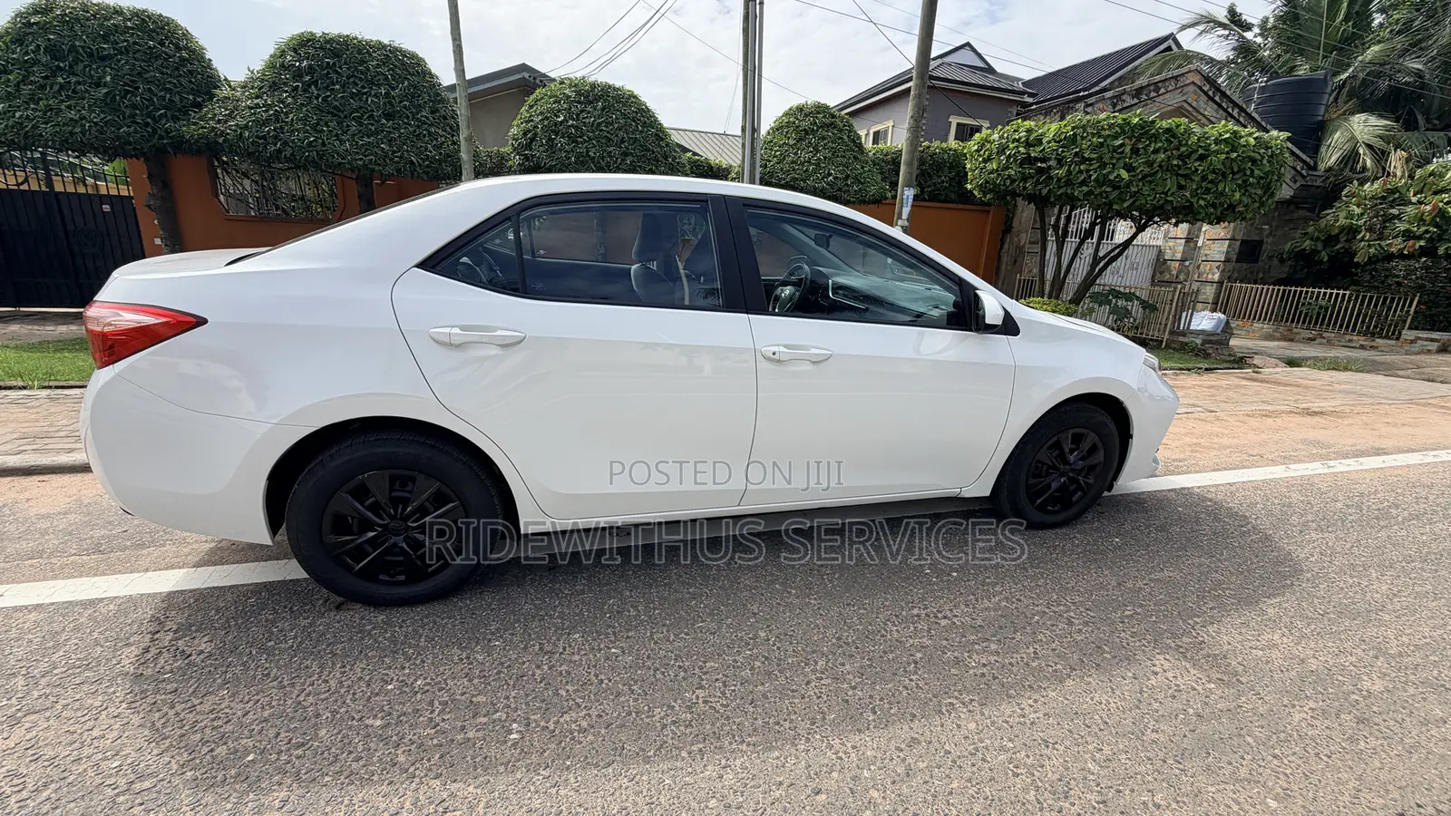 Toyota Corolla L (1.8L 4cyl 2A) 2018 White