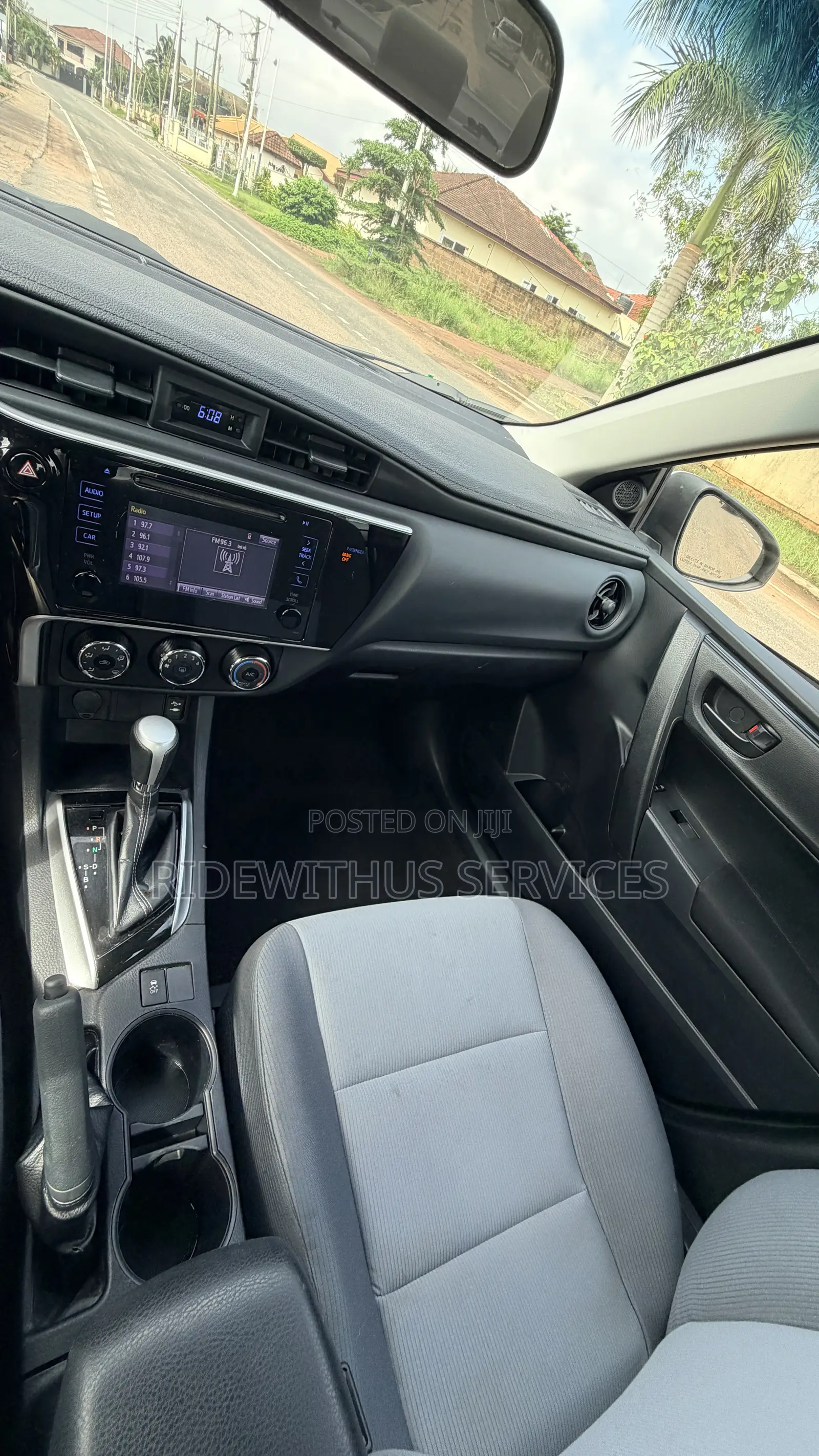 Toyota Corolla L (1.8L 4cyl 2A) 2018 White