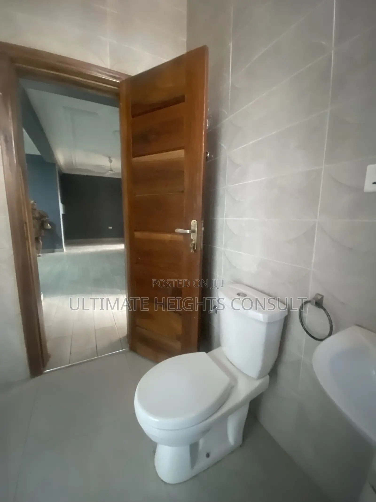 2bdrm Apartment in Lapaz Race Course, Nyanmekye for rent