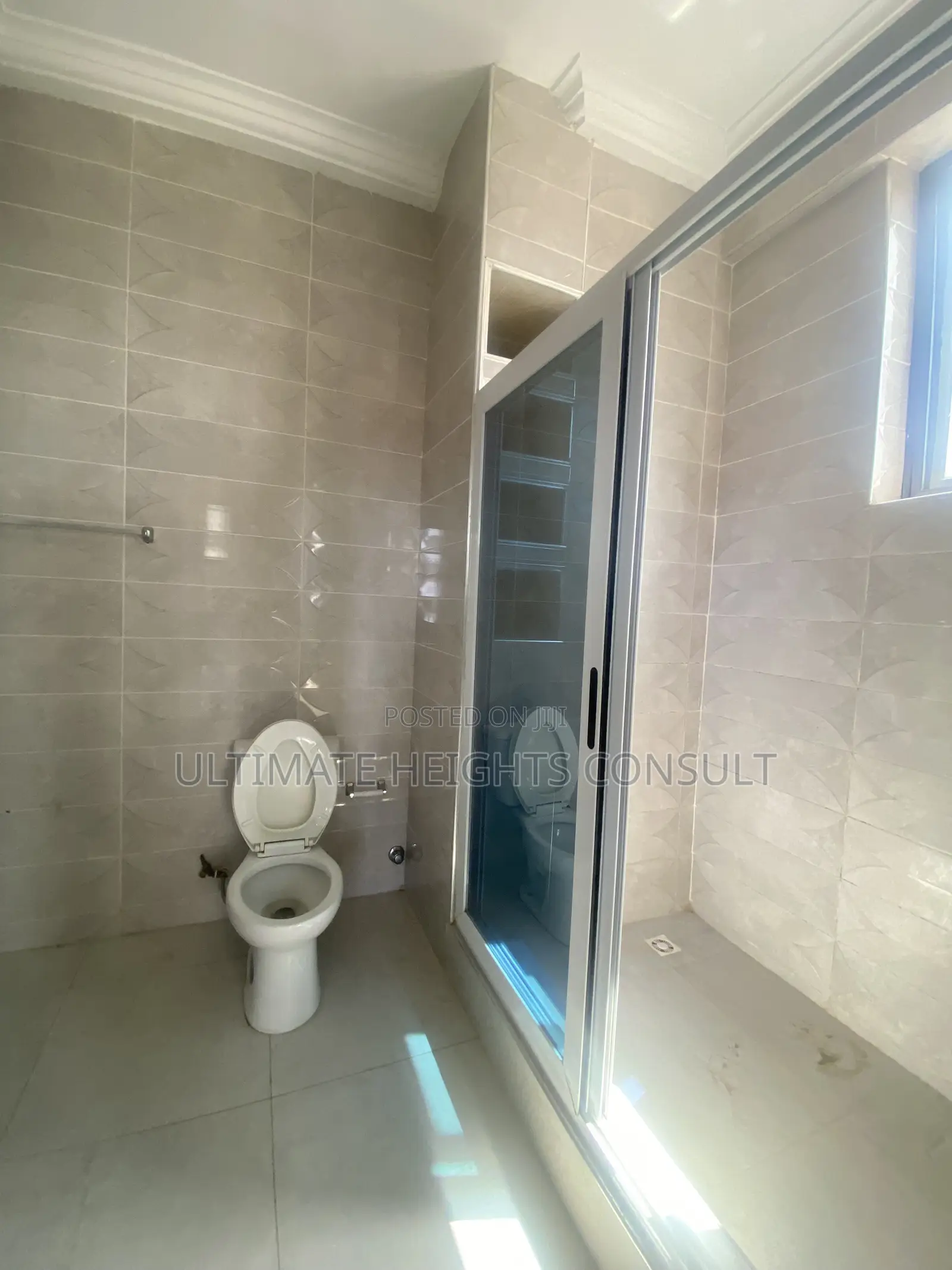 2bdrm Apartment in Lapaz Race Course, Nyanmekye for rent