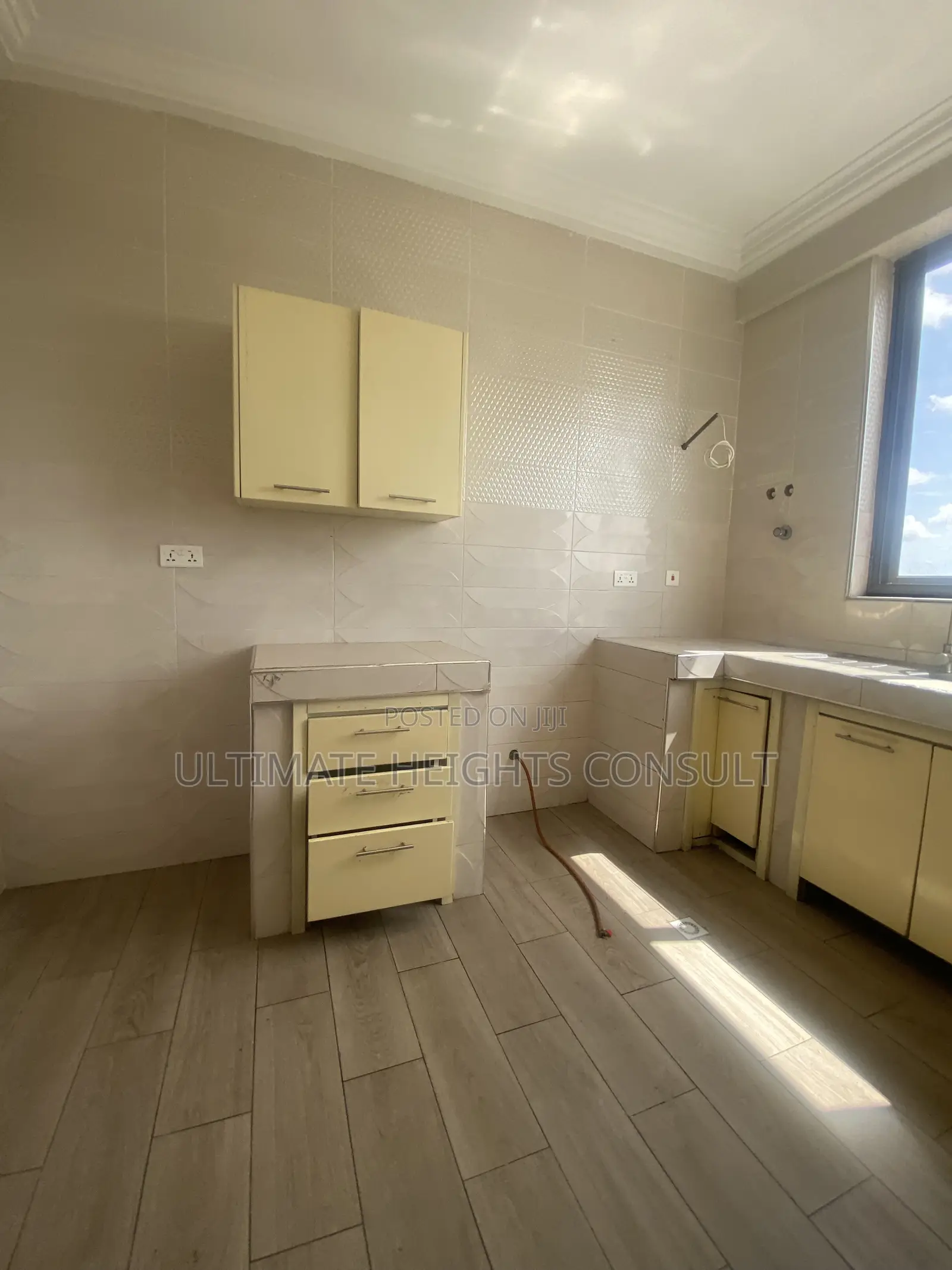 2bdrm Apartment in Lapaz Race Course, Nyanmekye for rent