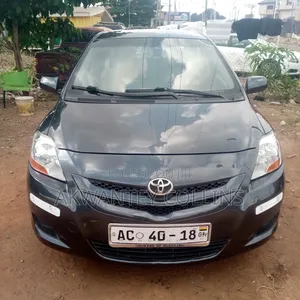 Toyota Yaris 2010 Gray