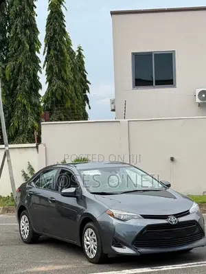 Toyota Corolla LE (1.8L 4cyl 2A) 2018 Gray