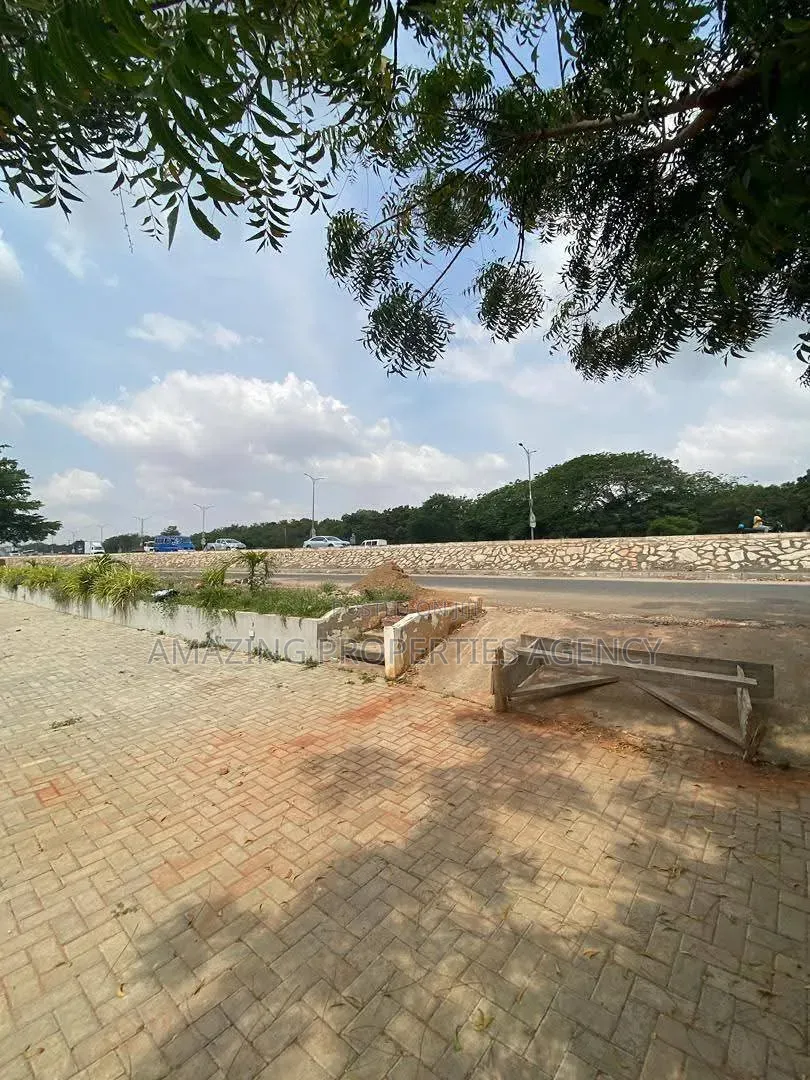 Warehouse and an Office Complex for Sale * Lapaz