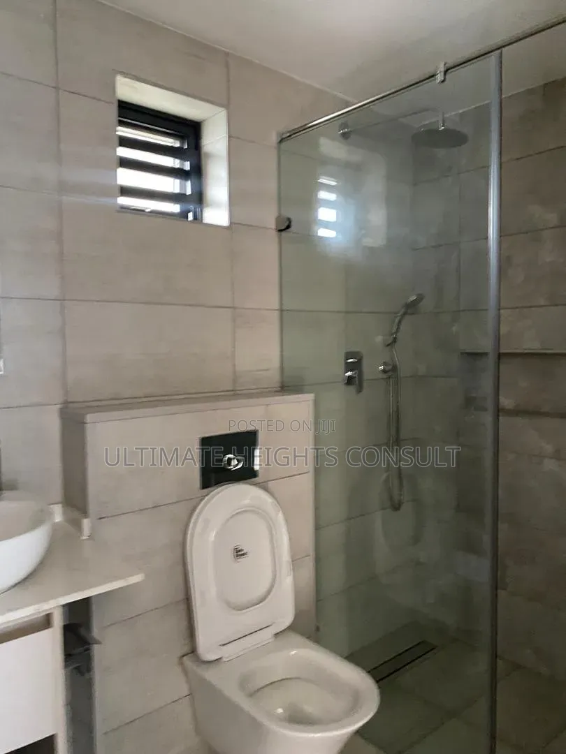 2bdrm Apartment in Labone, Coffee Shop Area for rent