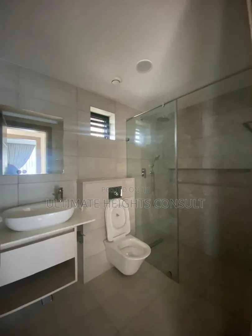 2bdrm Apartment in Labone, Coffee Shop Area for rent