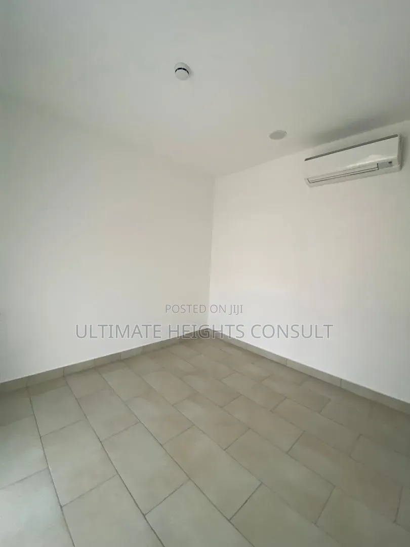 2bdrm Apartment in Labone, Coffee Shop Area for rent