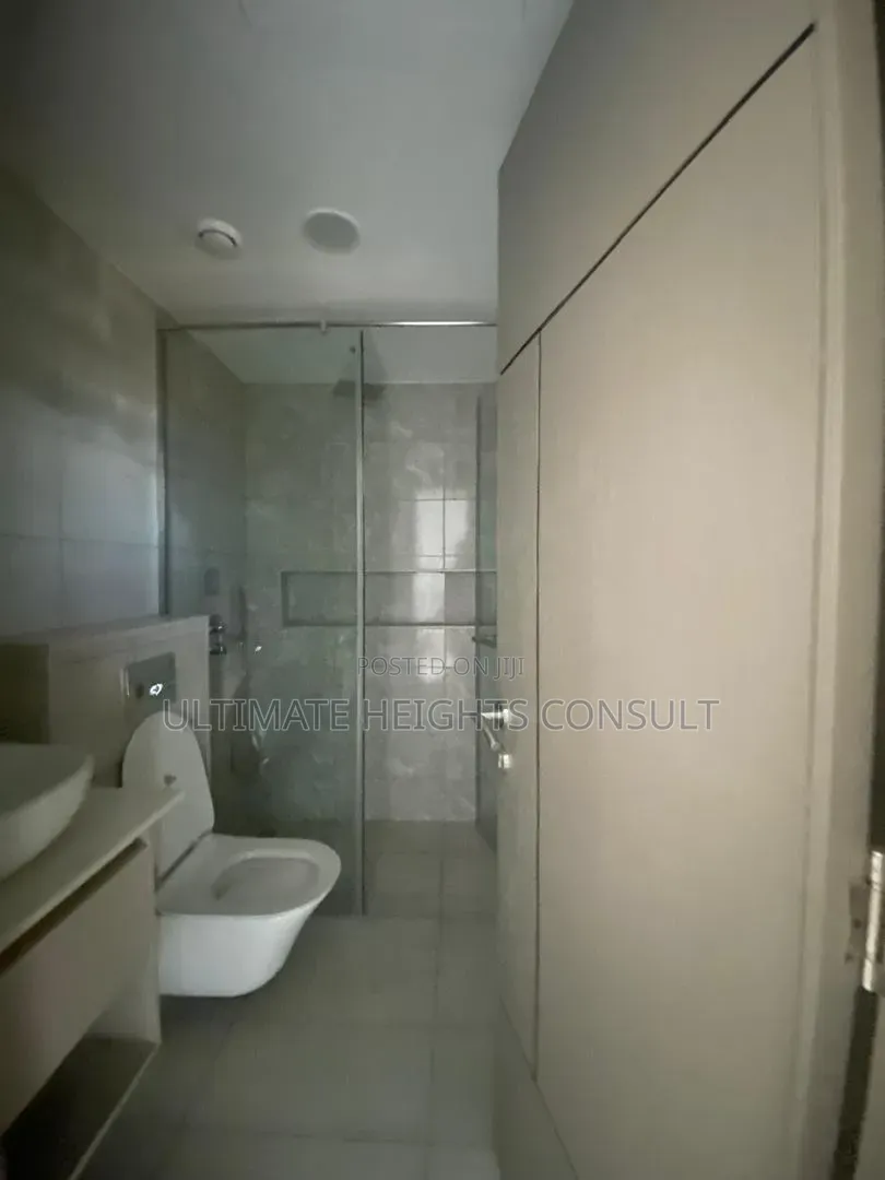 2bdrm Apartment in Labone, Coffee Shop Area for rent