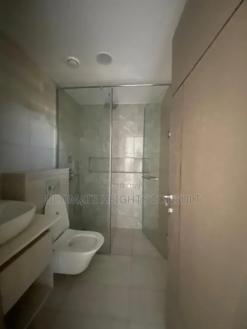 2bdrm Apartment in Labone, Coffee Shop Area for rent