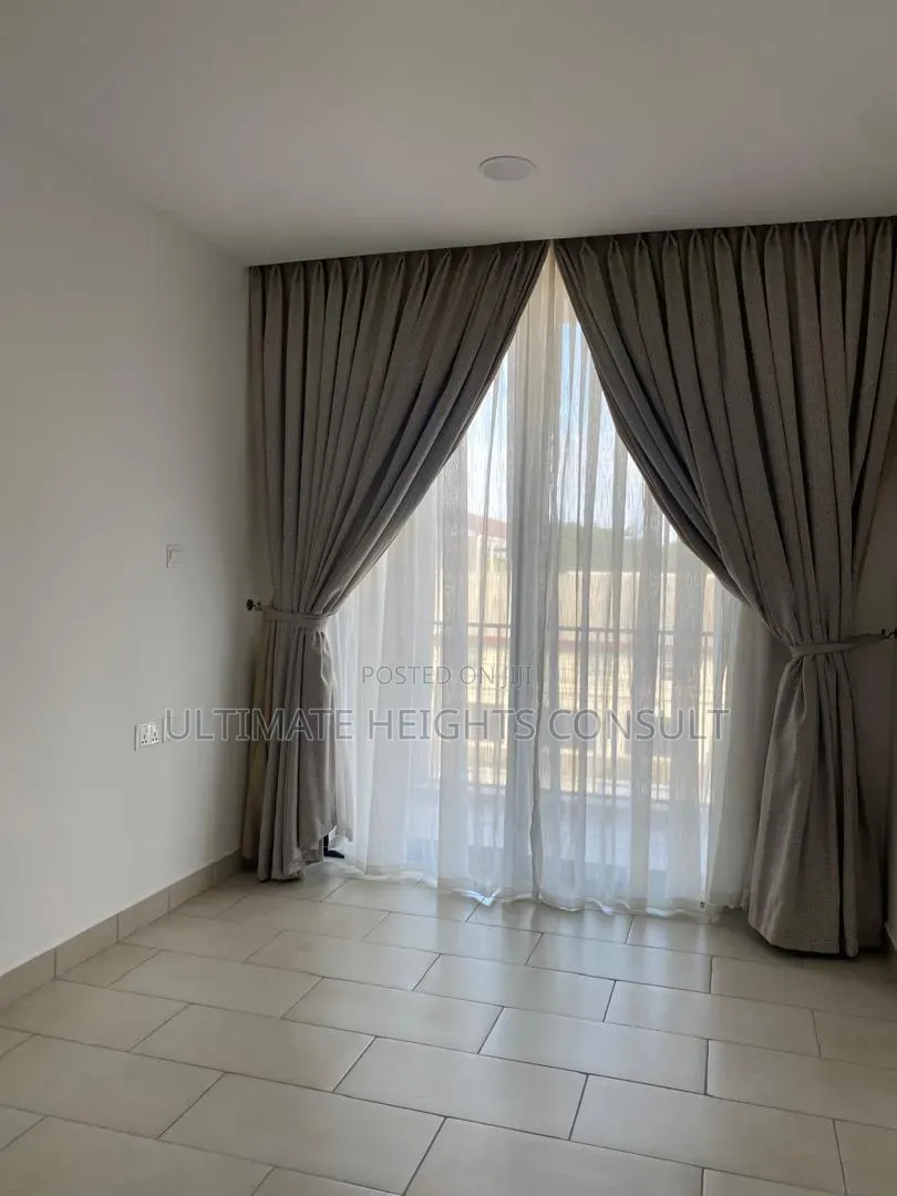 2bdrm Apartment in Labone, Coffee Shop Area for rent