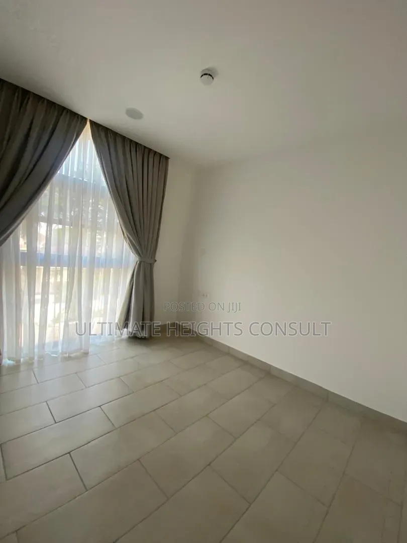 2bdrm Apartment in Labone, Coffee Shop Area for rent