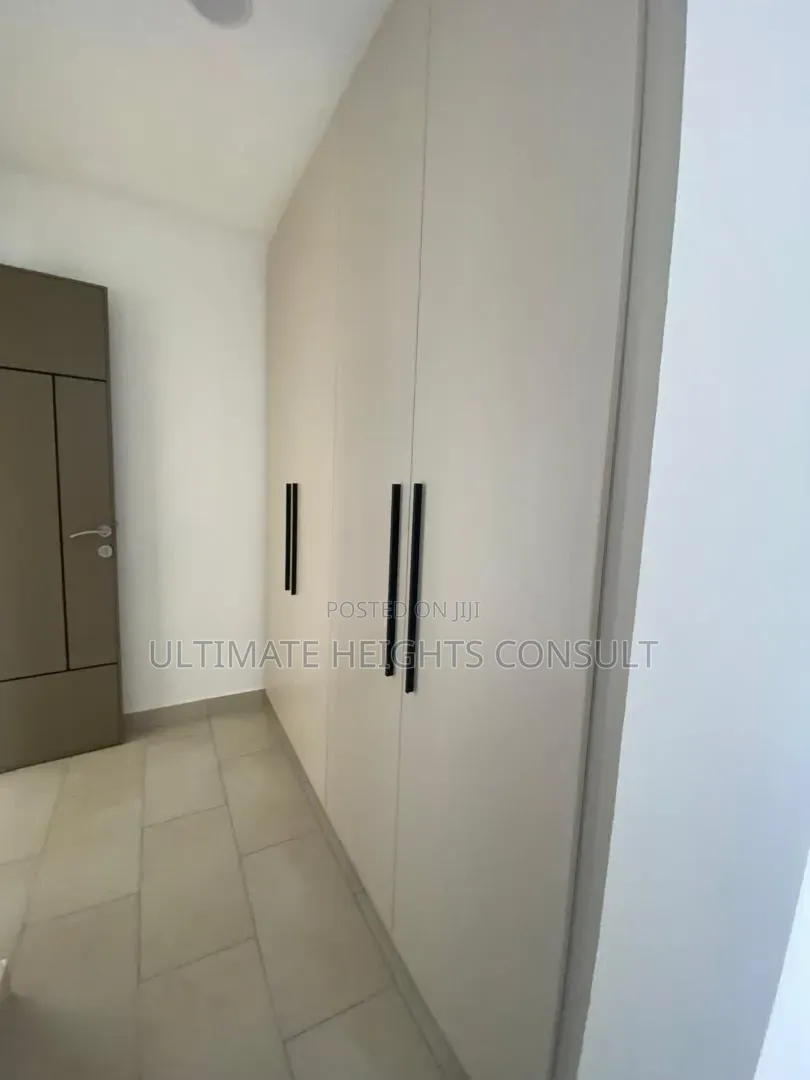 2bdrm Apartment in Labone, Coffee Shop Area for rent