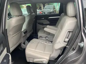 Toyota Highlander XLE 4x2 V6 (3.5L 6cyl 8A) 2017 Gray