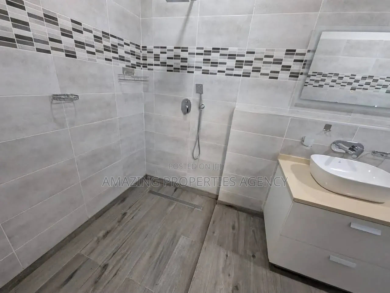 5bdrm House in Airport Hills for sale