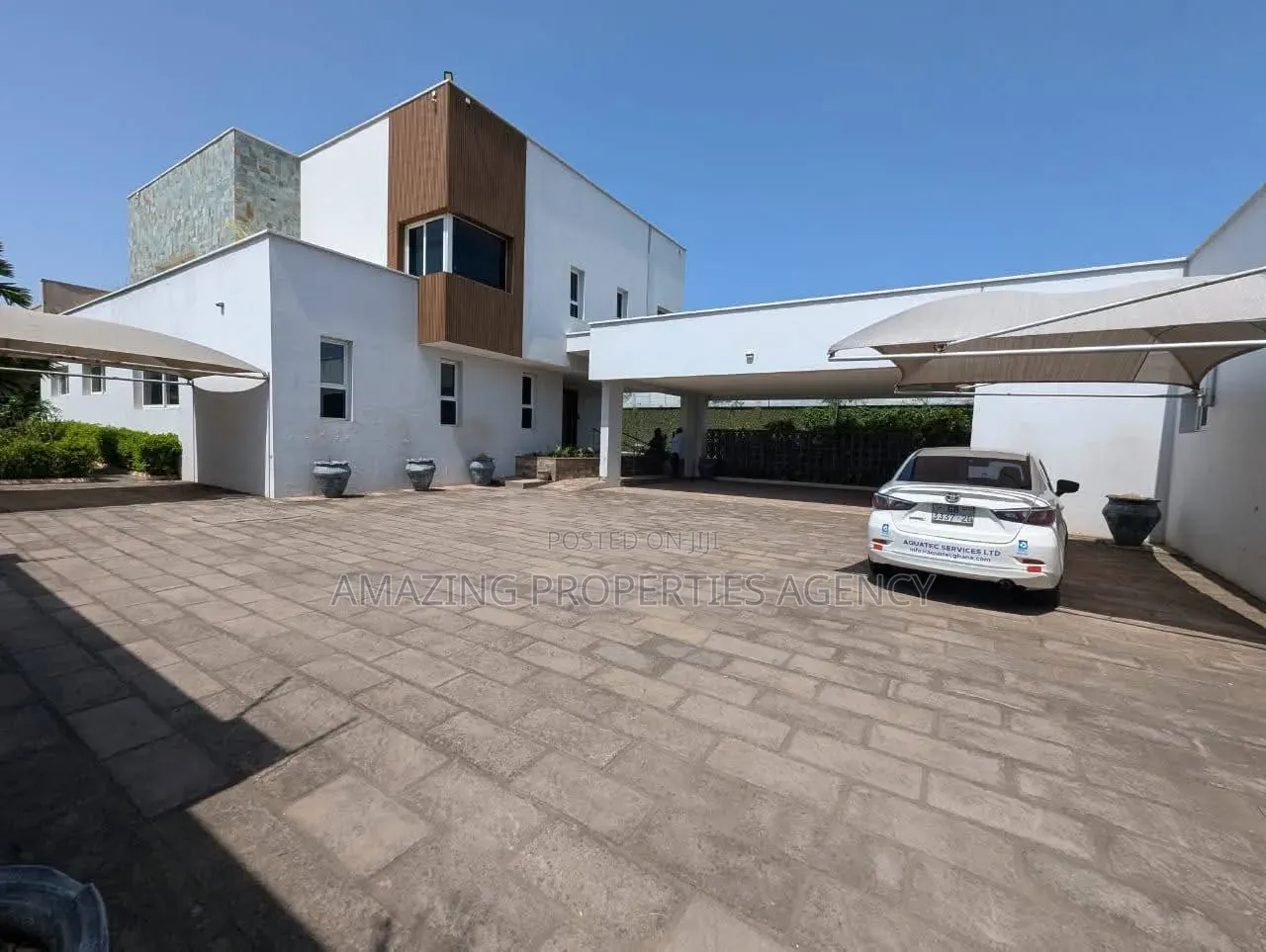 5bdrm House in Airport Hills for sale