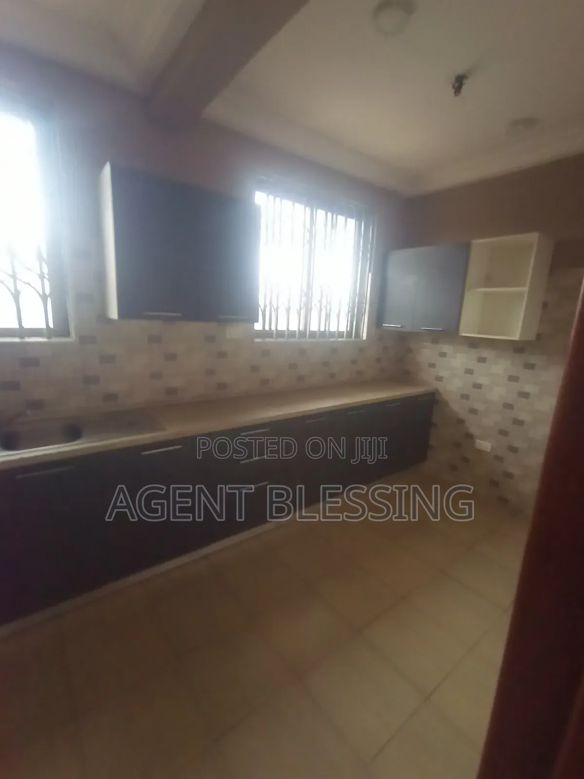 3bdrm Apartment in Afienya-Mataheko, Tema Metropolitan for rent