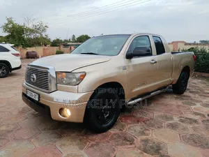 Toyota Tundra 2010 Gold