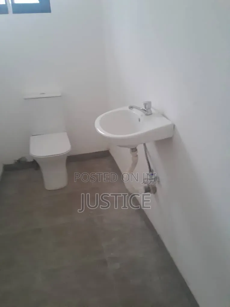 4bdrm House in Oyarifa, Ghana Flag for rent