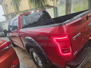 Ford F-150 Lariat 4dr SuperCrew 5.5 ft. SB (2.7L 6cyl Turbo 6A) 2015