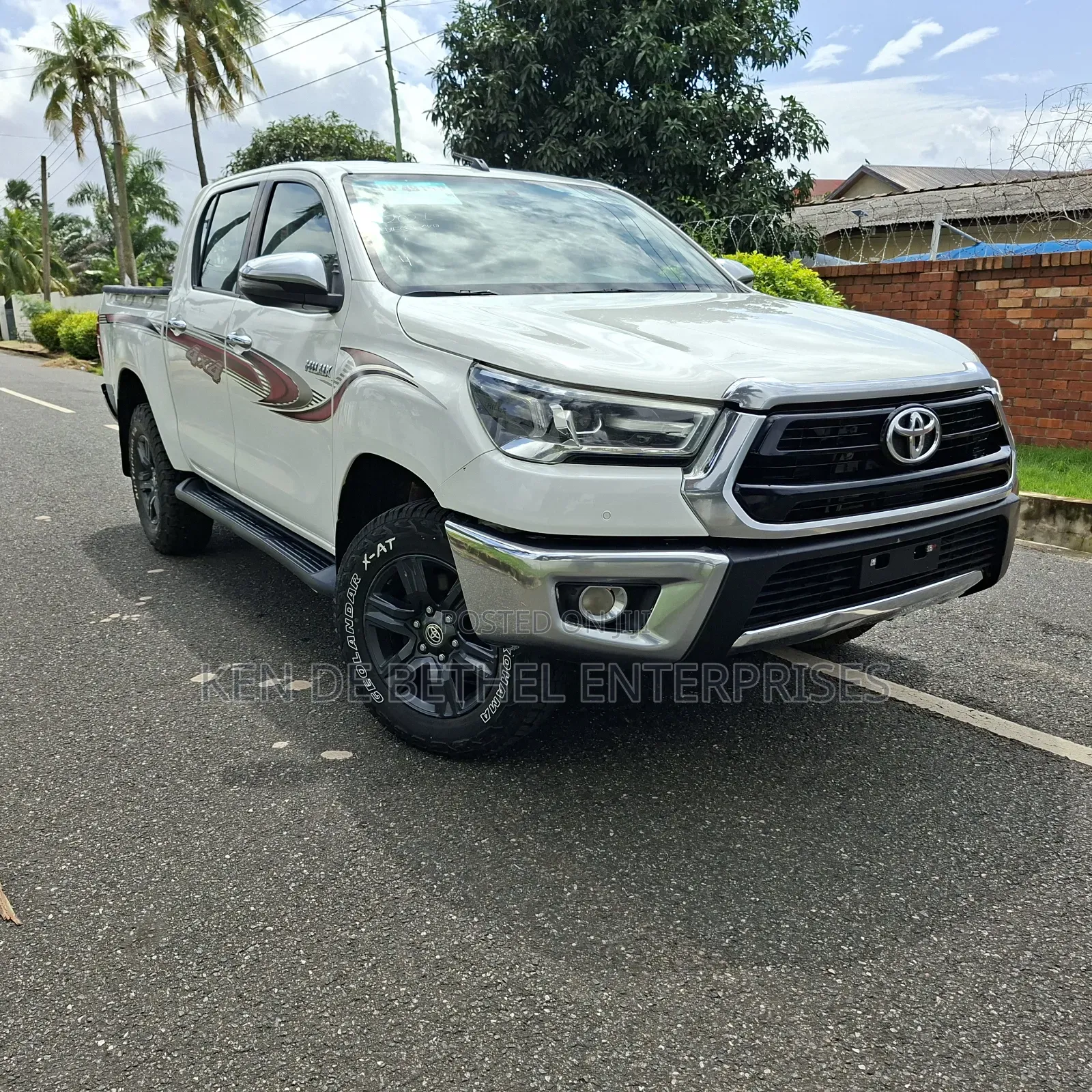 Toyota Hilux 2021 White