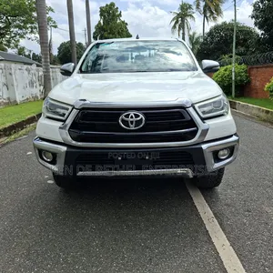 Toyota Hilux 2021 White