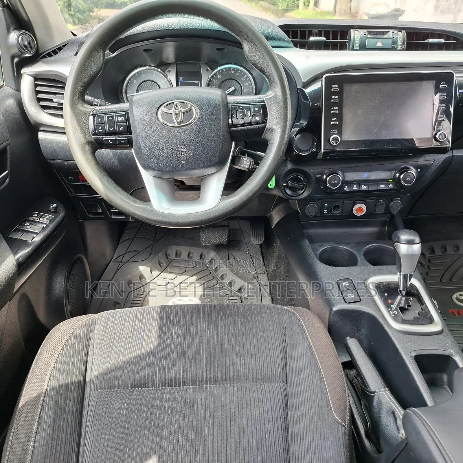 Toyota Hilux 2021 White