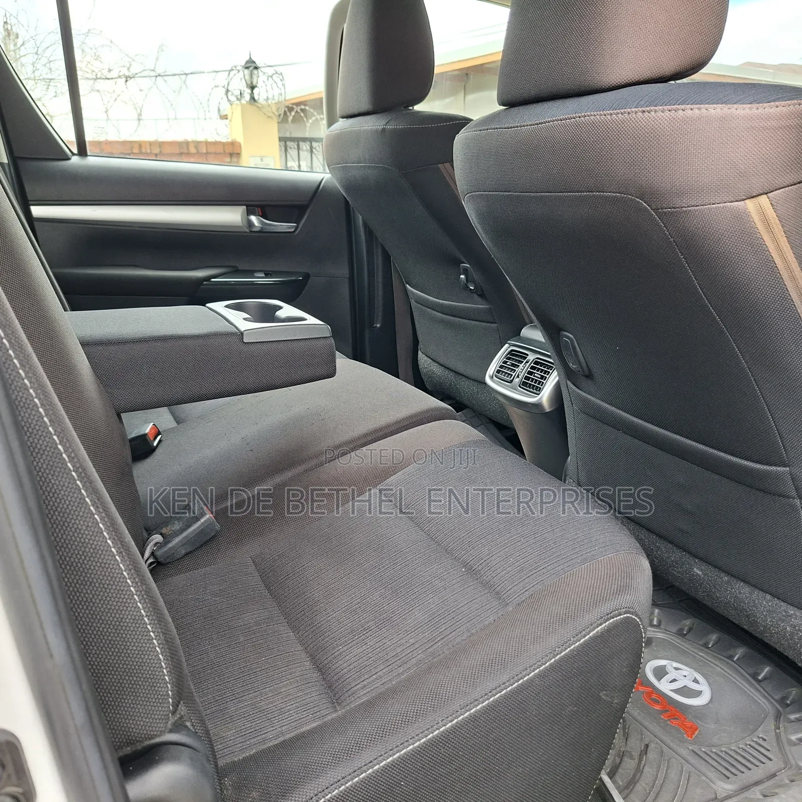 Toyota Hilux 2021 White