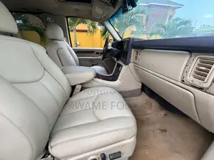 Cadillac Escalade ESV 2011 White