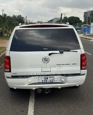Cadillac Escalade ESV 2011 White