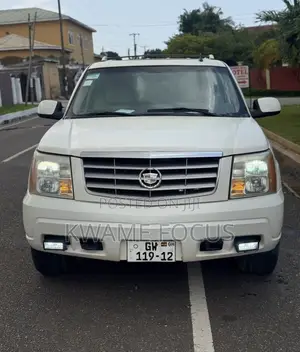 Cadillac Escalade ESV 2011 White